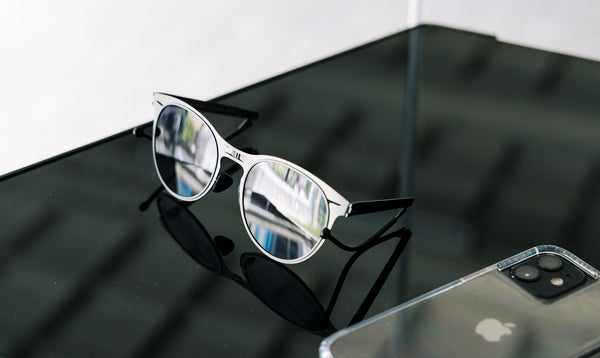 ป้องกันอาการ Photophobia หรือ ตากลัวแสงหรือตาสู้แสงไม่ได้ ด้วยแว่นกันแดด ROAV Tech eyewear เลนส์ Polarized
